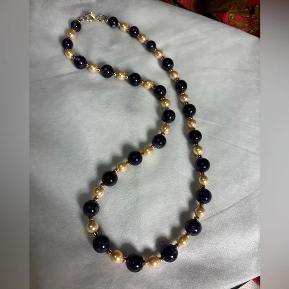Handcrafted Amethyst and Cream Color Shell Pearl Necklace rose gold tone accents - Picture 6 of 6